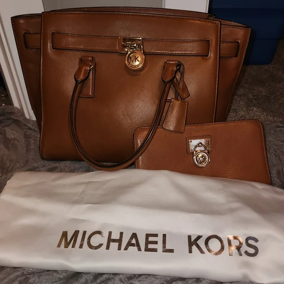 Michael kors on sale hamilton wallet orange